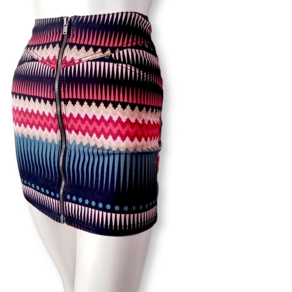 H&M Multicolored Tribal Chevron Skirt Size 2 - Picture 5 of 7